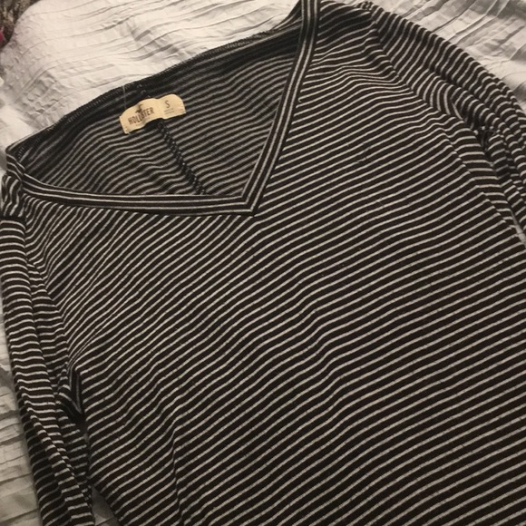 Black and White Casual Long-Sleeve Tee - Picture 4 of 4